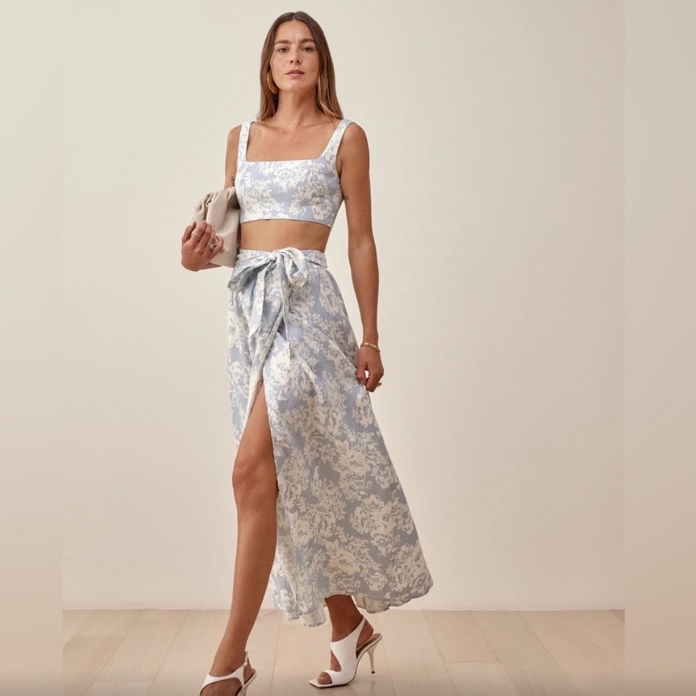 Reformation Palm Linen Two Piece in Porcelain (Light Blue/White) - Size 8